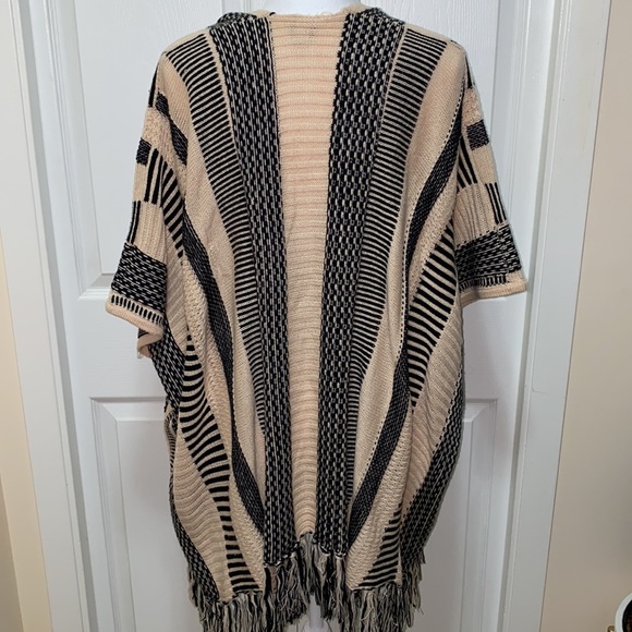Poof open fringe cardigan - Picture 2 of 4
